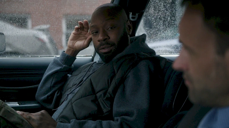 Шинвелл в машине вместе Шерлоком